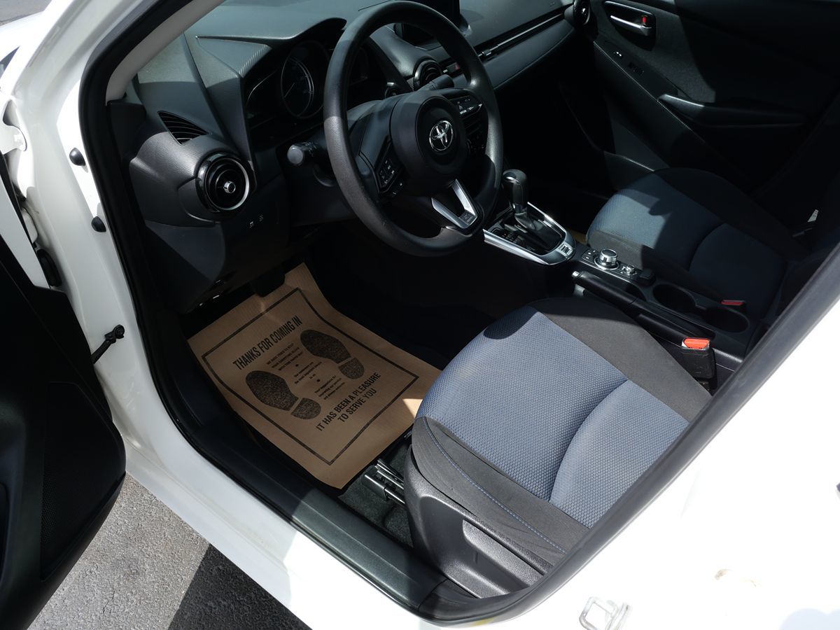 2019 Toyota Yaris photo 9