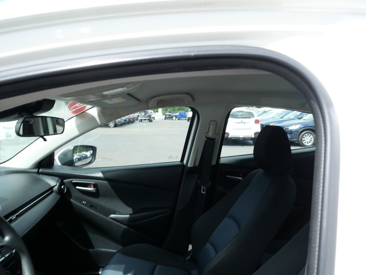 2019 Toyota Yaris photo 10