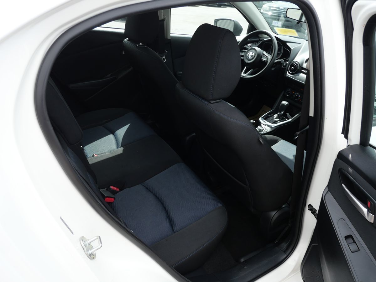 2019 Toyota Yaris photo 16