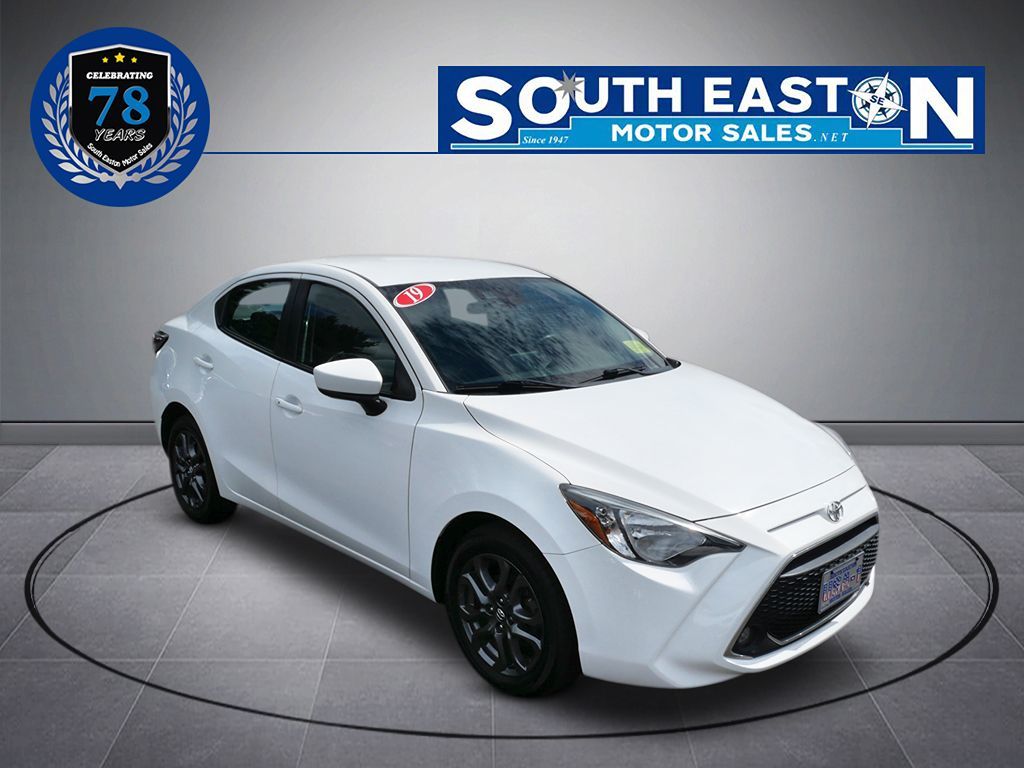 2019 Toyota Yaris photo 2