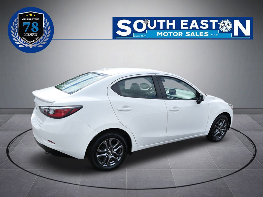 2019 Toyota Yaris photo 8