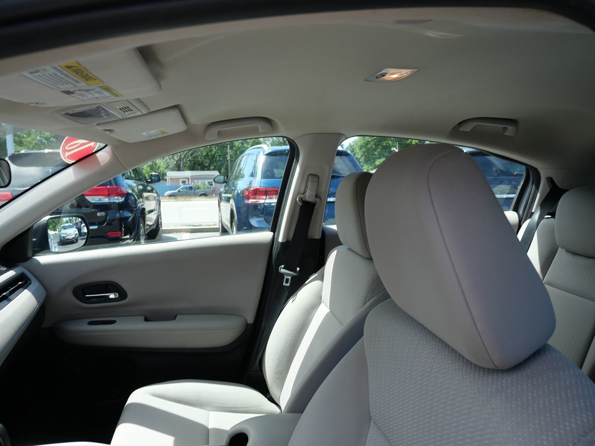 2018 Honda HR-V LX photo 11