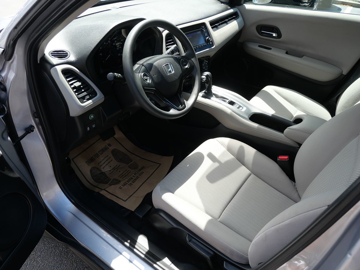 2018 Honda HR-V LX photo 9