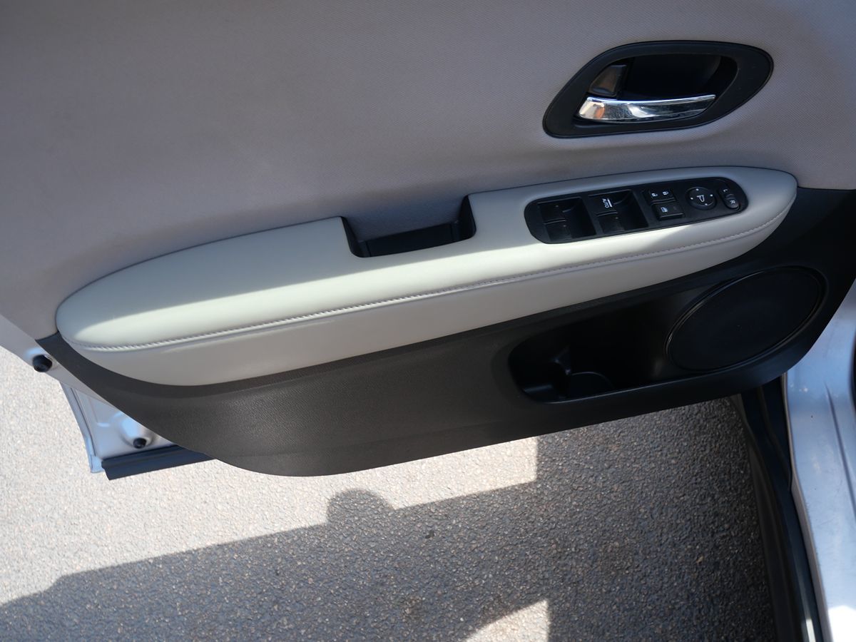 2018 Honda HR-V LX photo 16