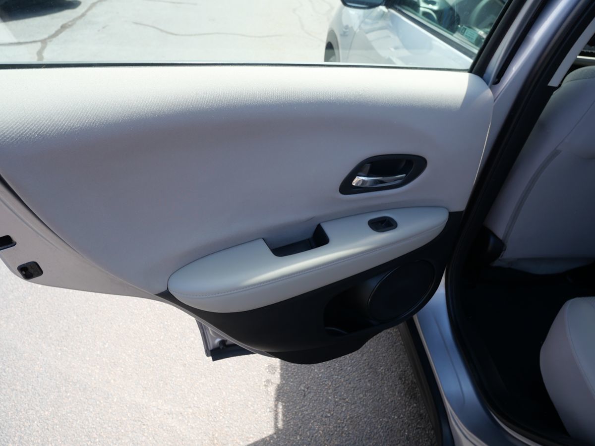 2018 Honda HR-V LX photo 17