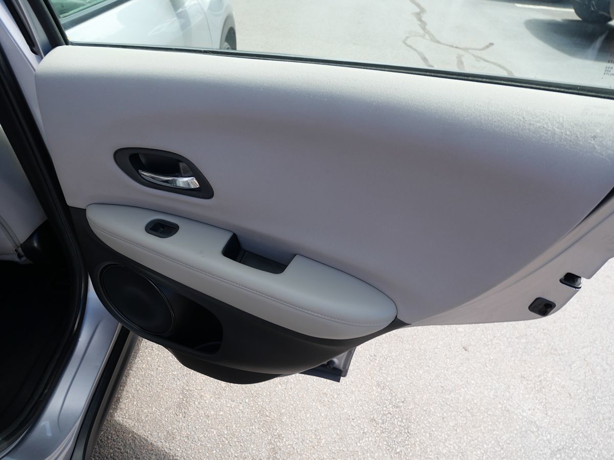 2018 Honda HR-V LX photo 25