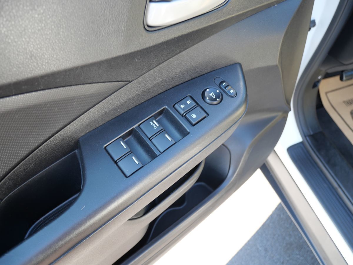 2015 Honda CR-V LX photo 11
