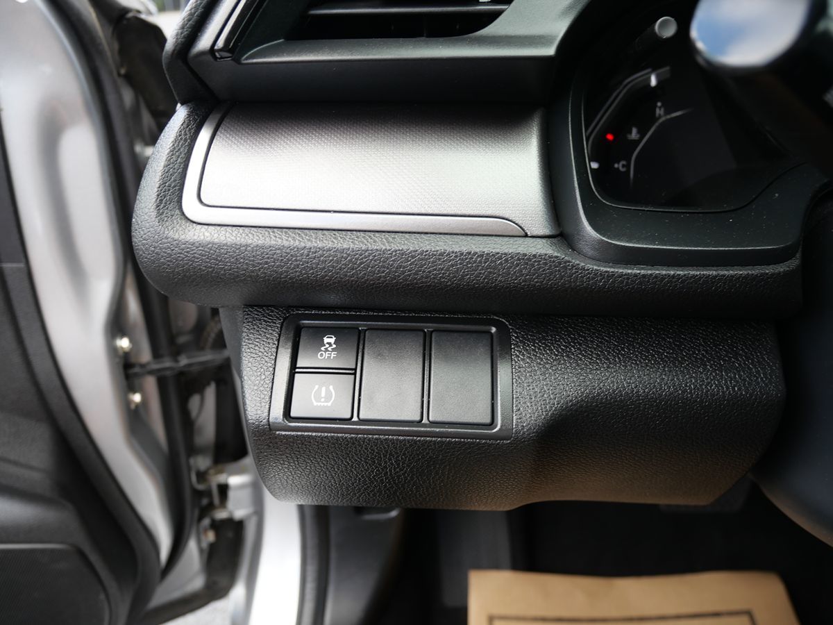 2018 Honda Civic Hatchback LX photo 14