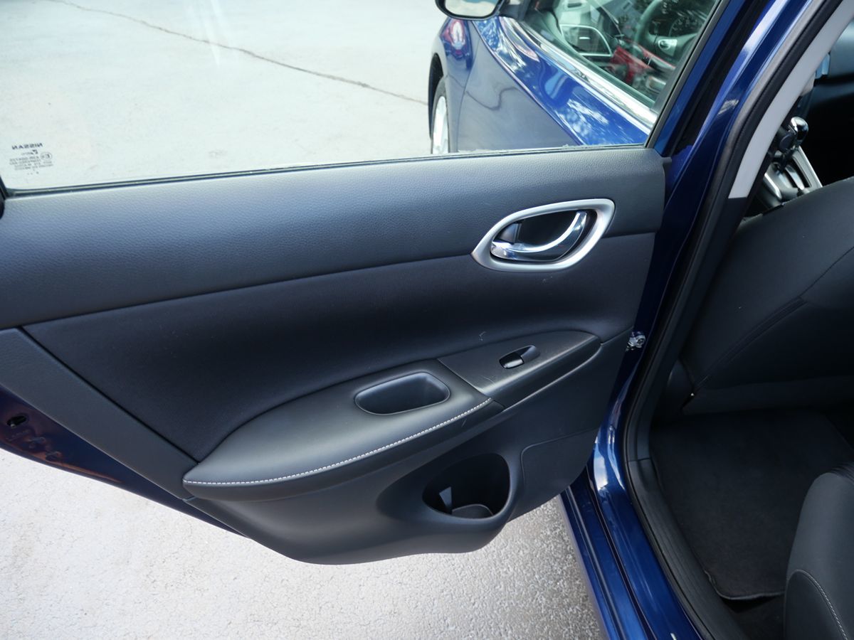 2019 Nissan Sentra SV photo 17