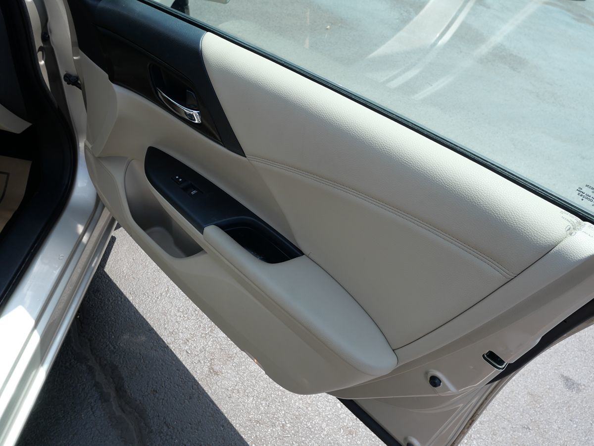 2014 Honda Accord EX-L photo 30