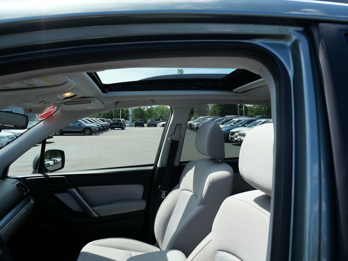 2016 Subaru Forester 2.5i Premium photo 11