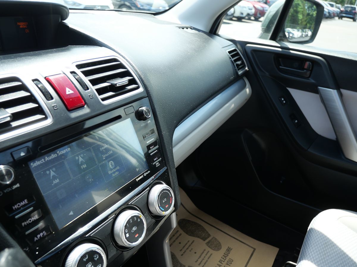 2016 Subaru Forester 2.5i Premium photo 13