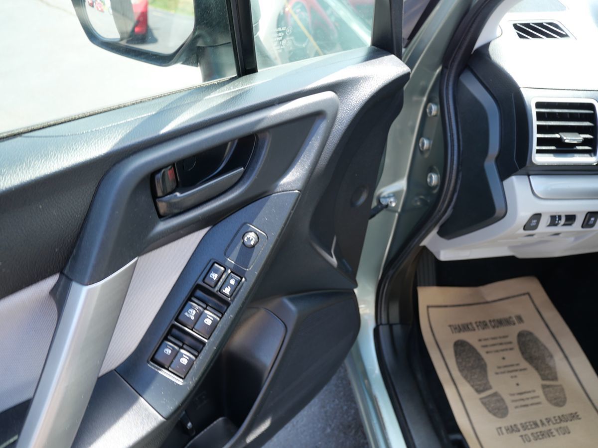 2016 Subaru Forester 2.5i Premium photo 15