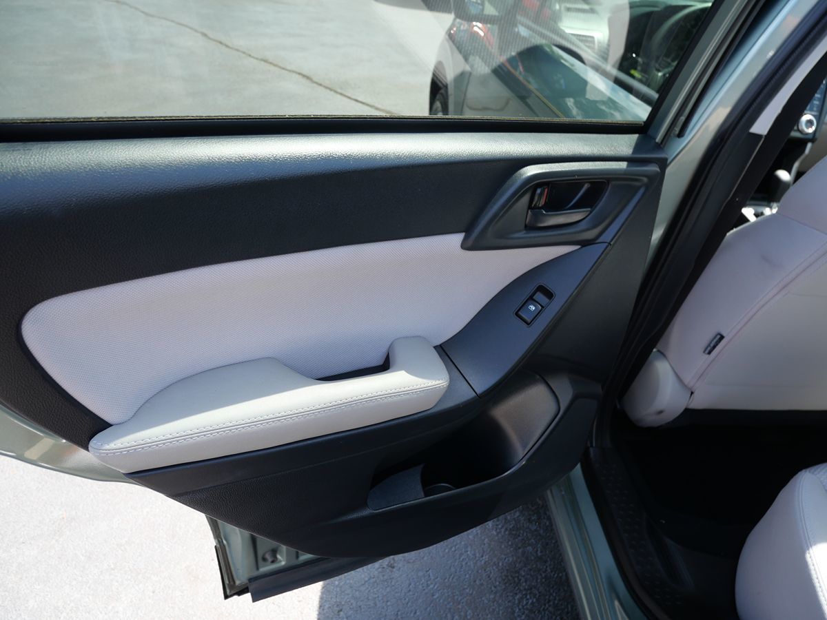 2016 Subaru Forester 2.5i Premium photo 17