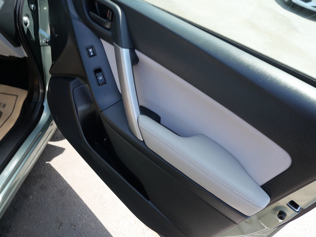 2016 Subaru Forester 2.5i Premium photo 28