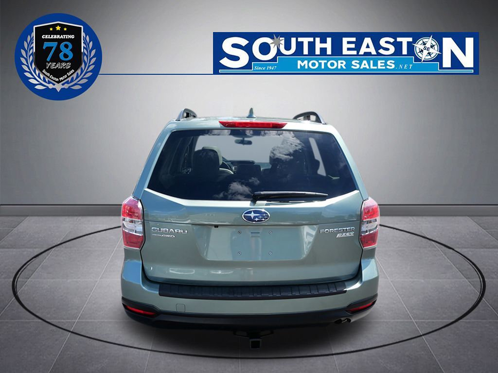 2016 Subaru Forester 2.5i Premium photo 4