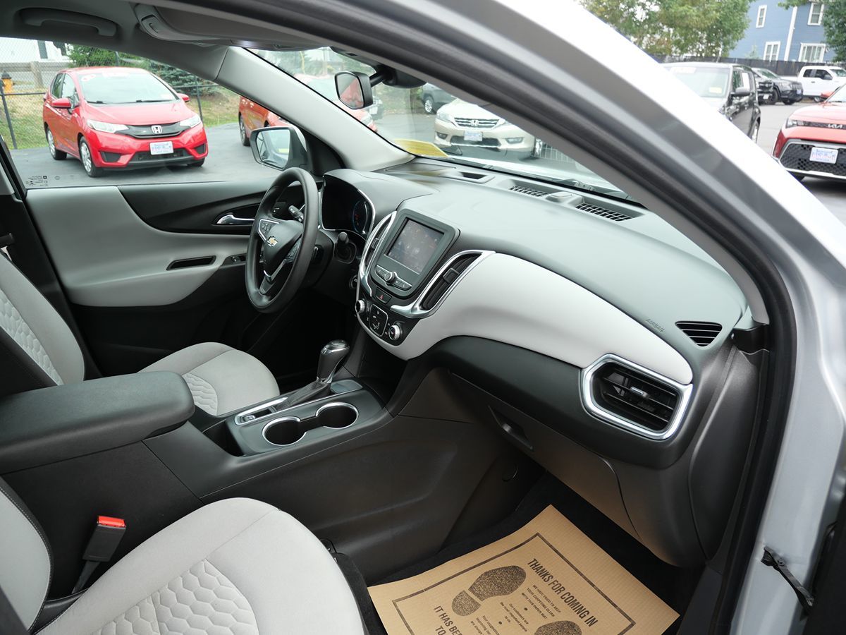 2020 Chevrolet Equinox LT photo 21