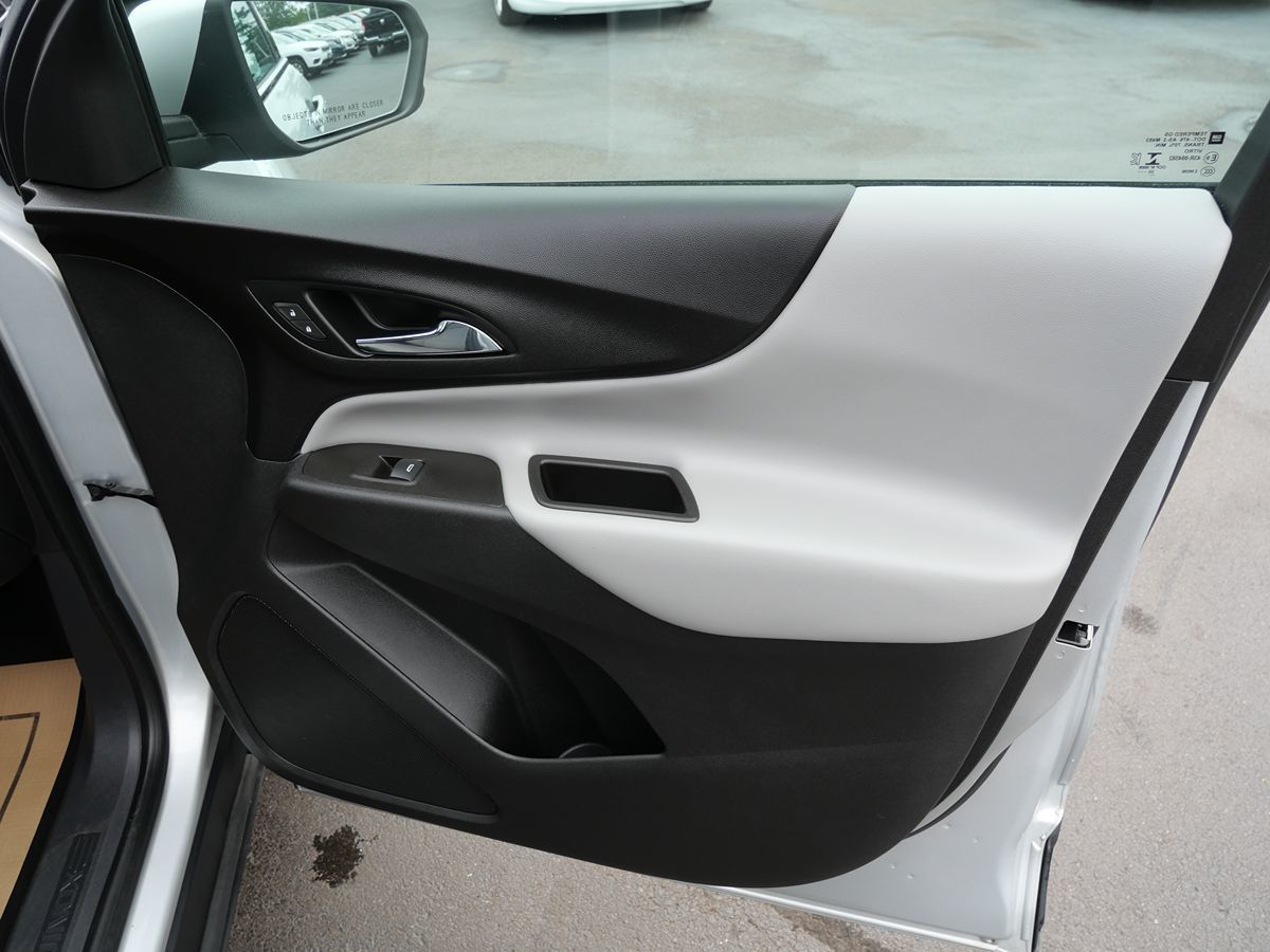2020 Chevrolet Equinox LT photo 23