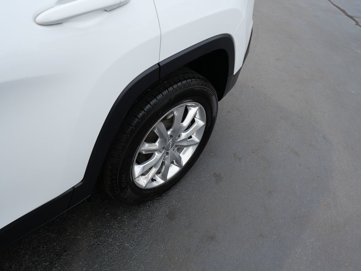 2016 Jeep Cherokee Limited photo 2