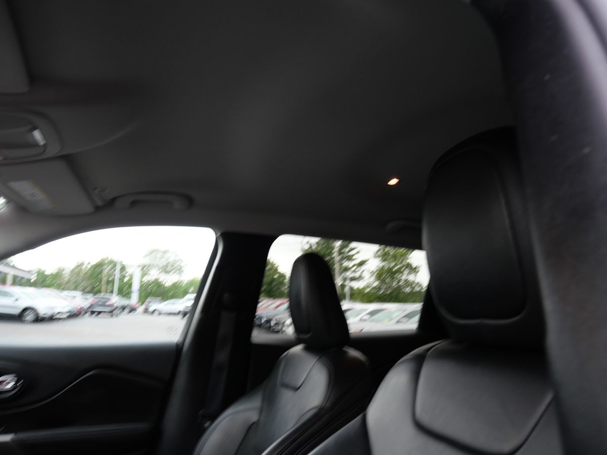2019 Jeep Cherokee Latitude photo 12