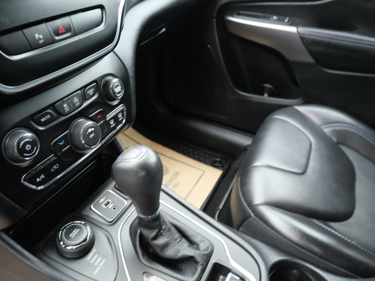2019 Jeep Cherokee Latitude photo 15