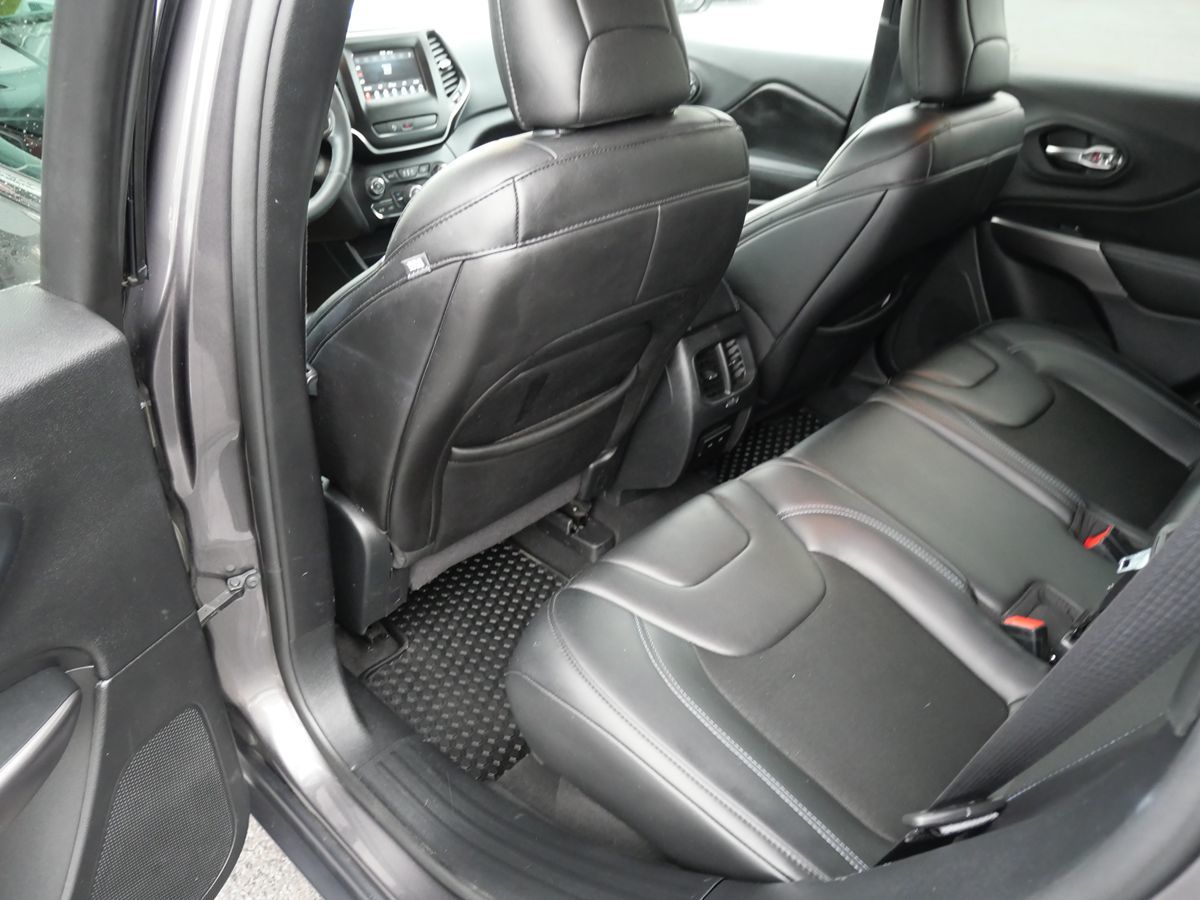 2019 Jeep Cherokee Latitude photo 18