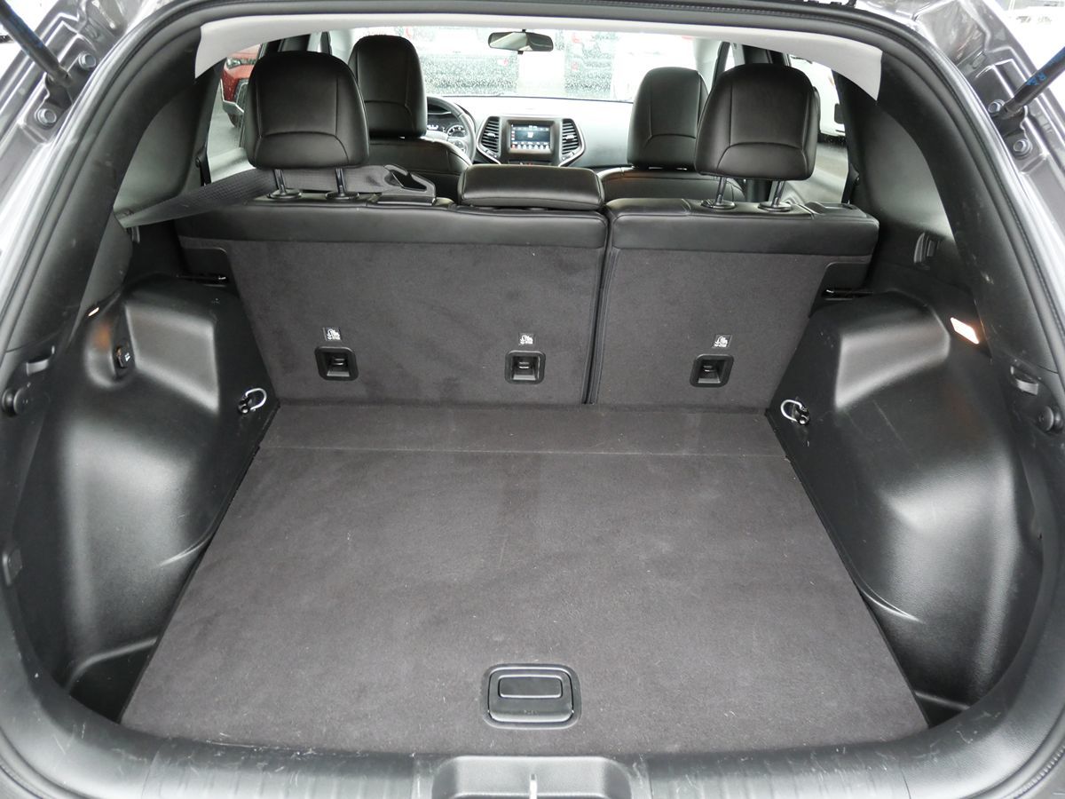 2019 Jeep Cherokee Latitude photo 21