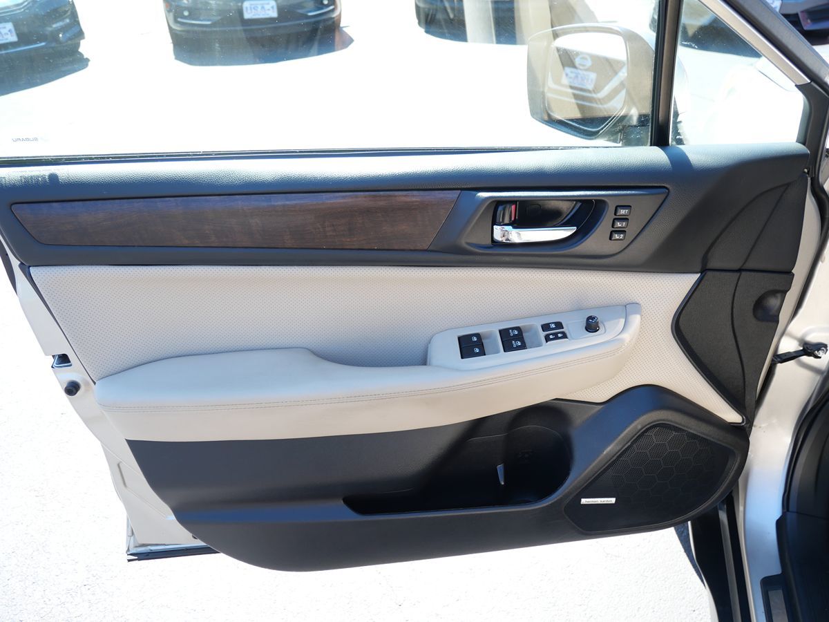 2017 Subaru Outback Limited photo 11