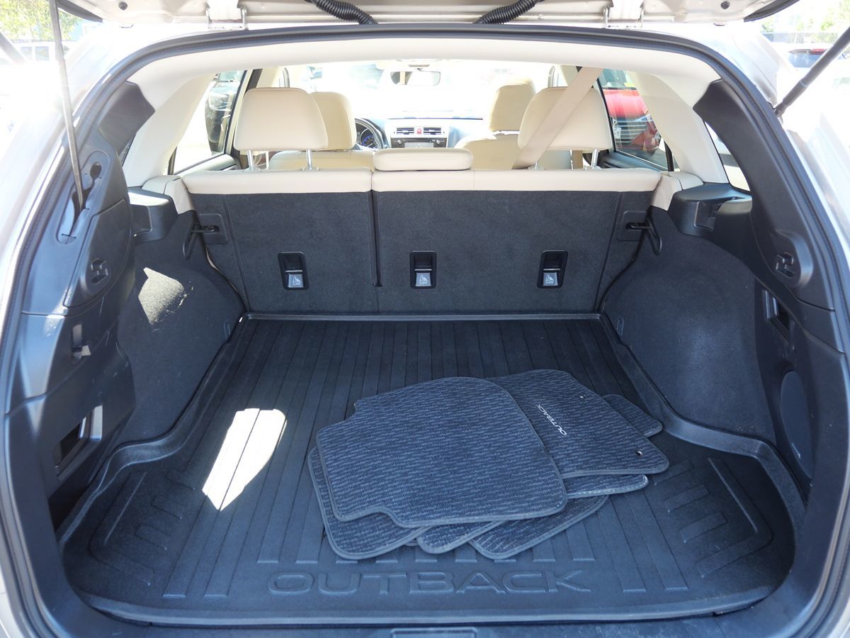 2017 Subaru Outback Limited photo 34
