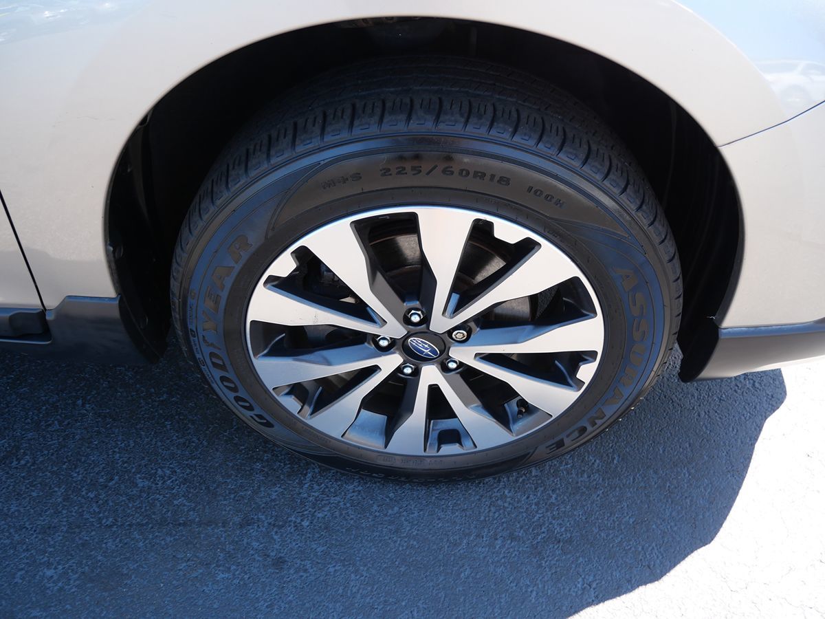 2017 Subaru Outback Limited photo 2