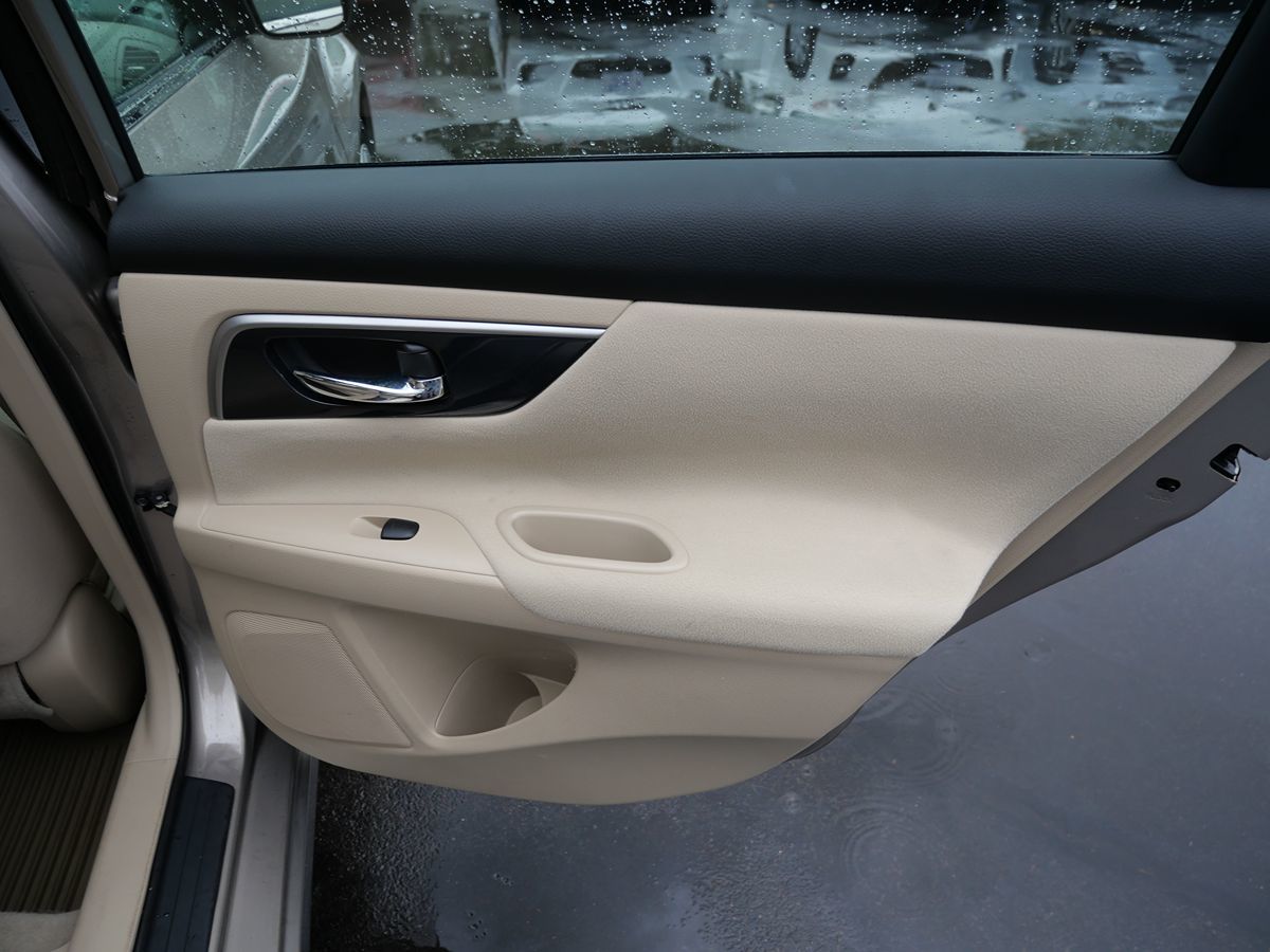 2014 Nissan Altima 2.5 S photo 30