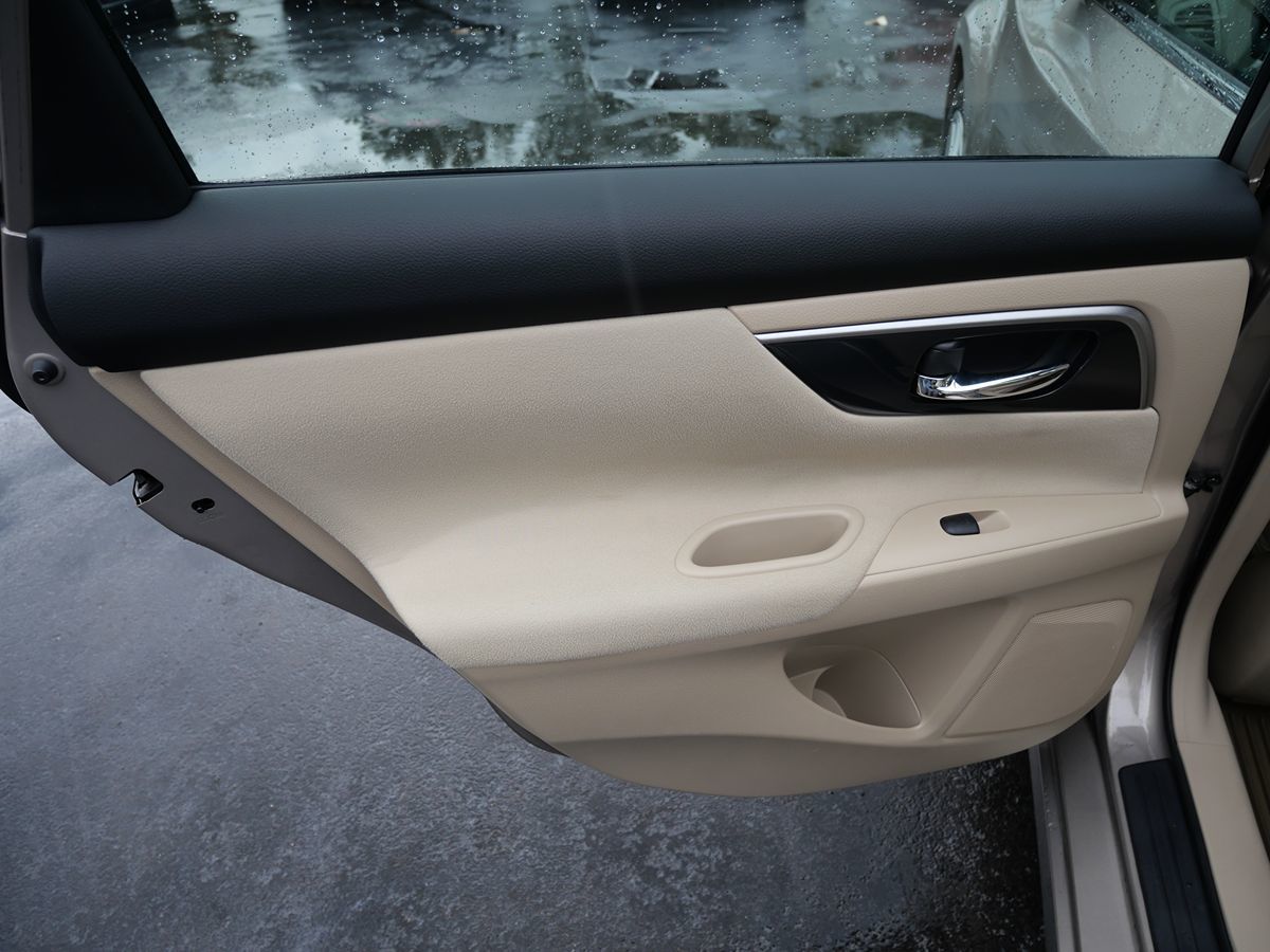 2014 Nissan Altima 2.5 S photo 33