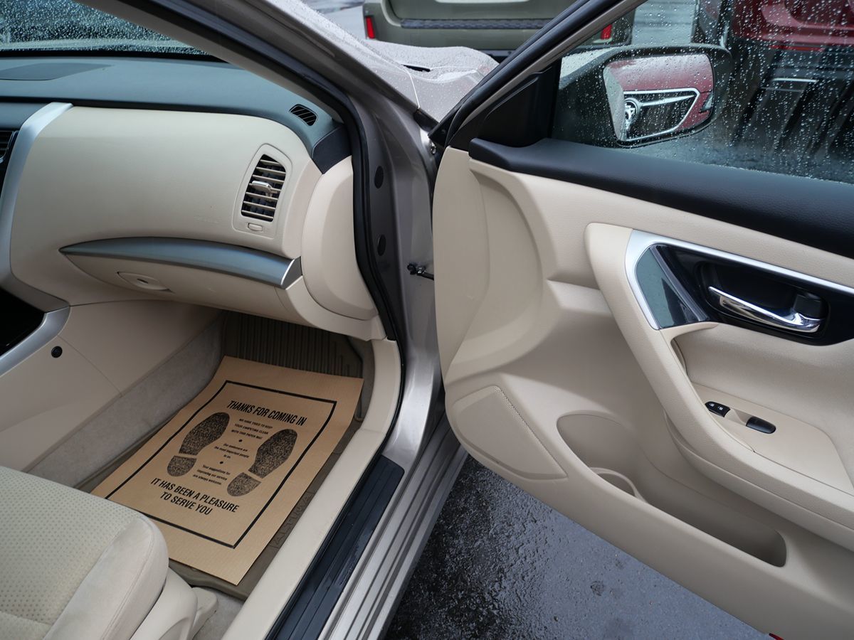 2014 Nissan Altima 2.5 S photo 25