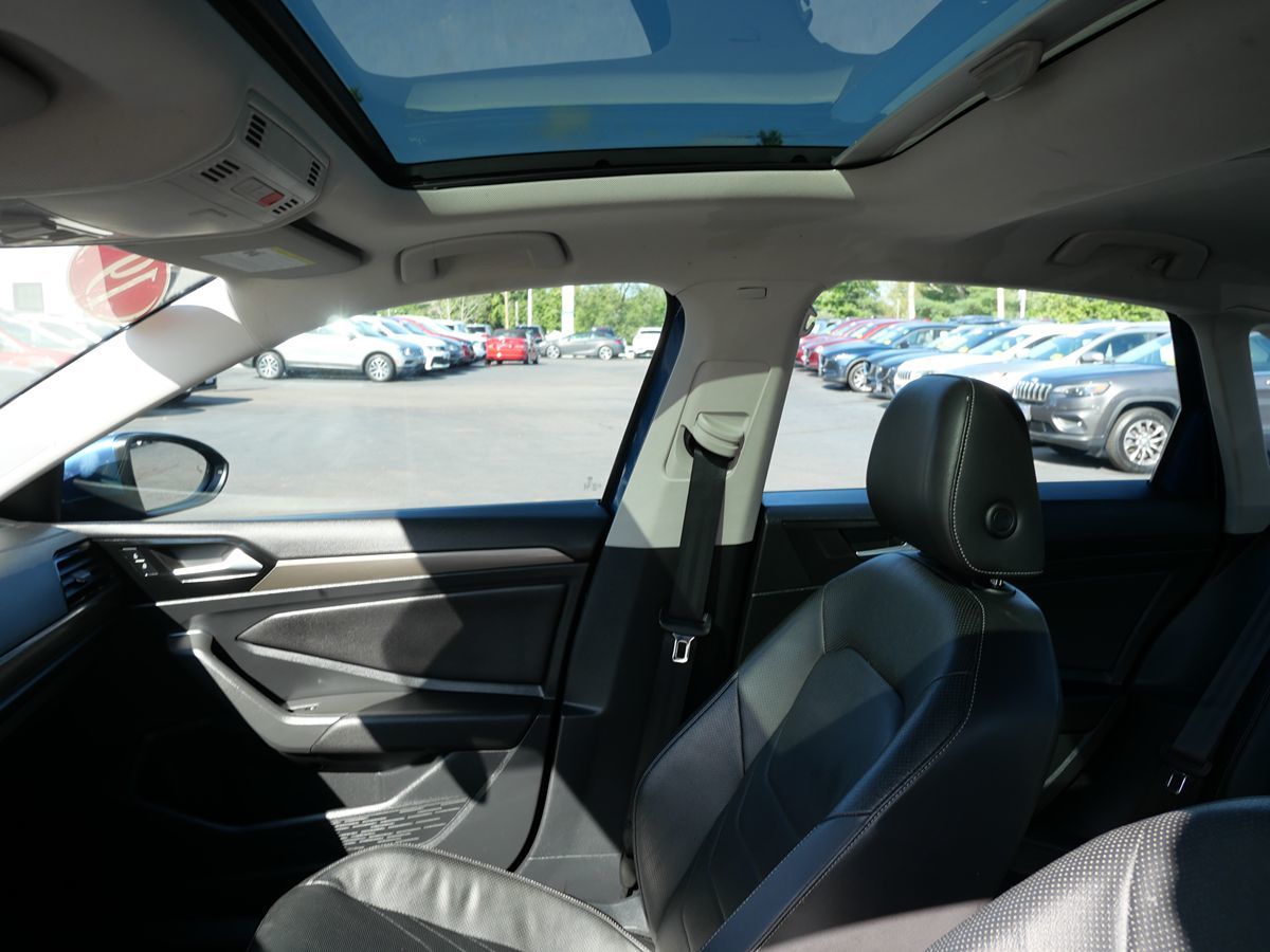 2019 Volkswagen Jetta SEL Premium photo 12