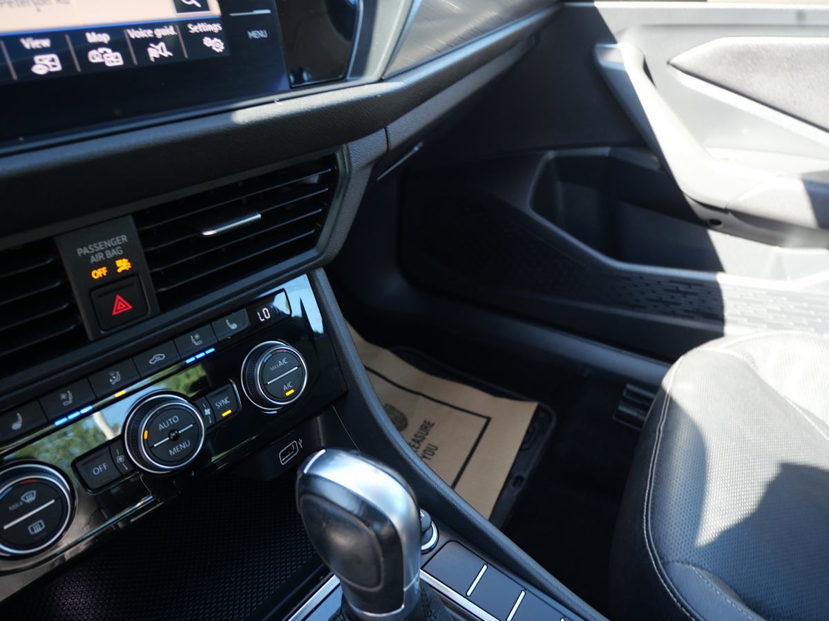 2019 Volkswagen Jetta SEL Premium photo 15
