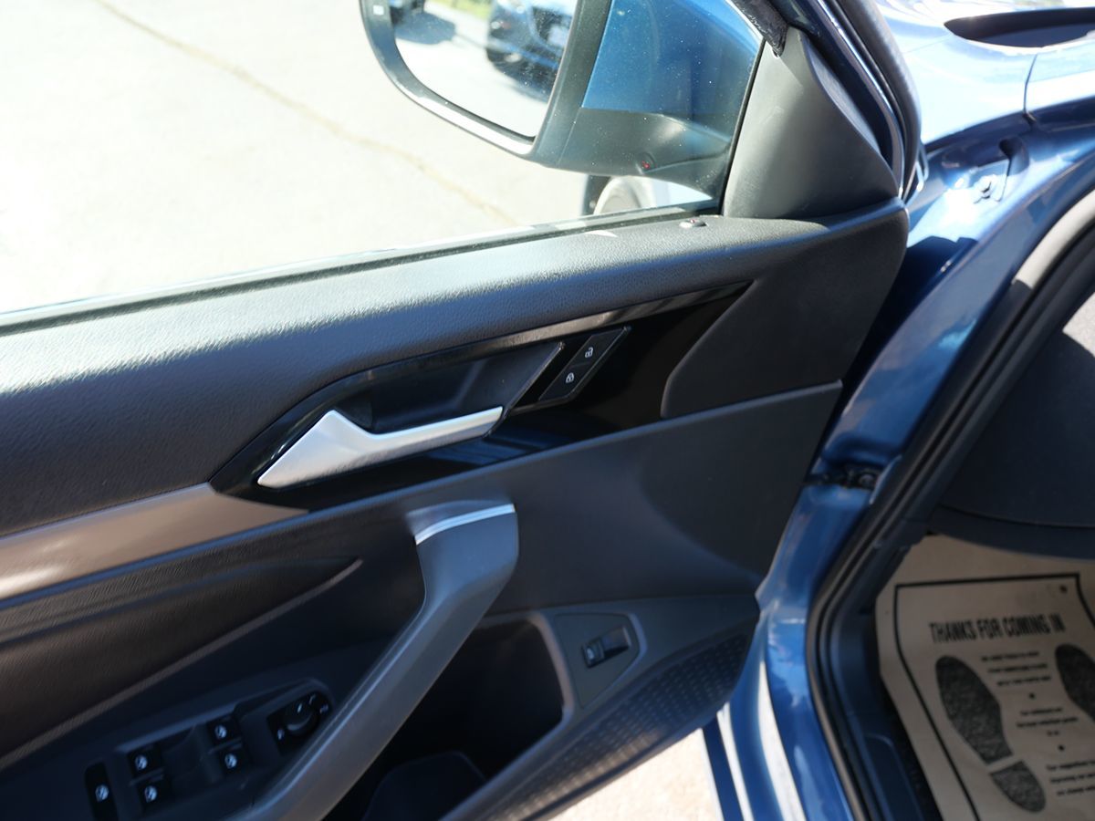 2019 Volkswagen Jetta SEL Premium photo 17