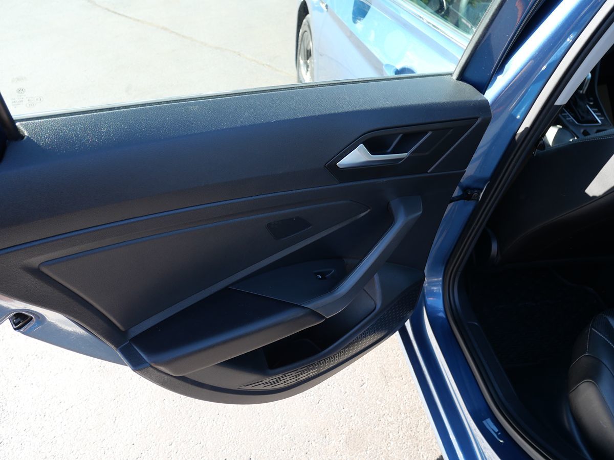 2019 Volkswagen Jetta SEL Premium photo 20