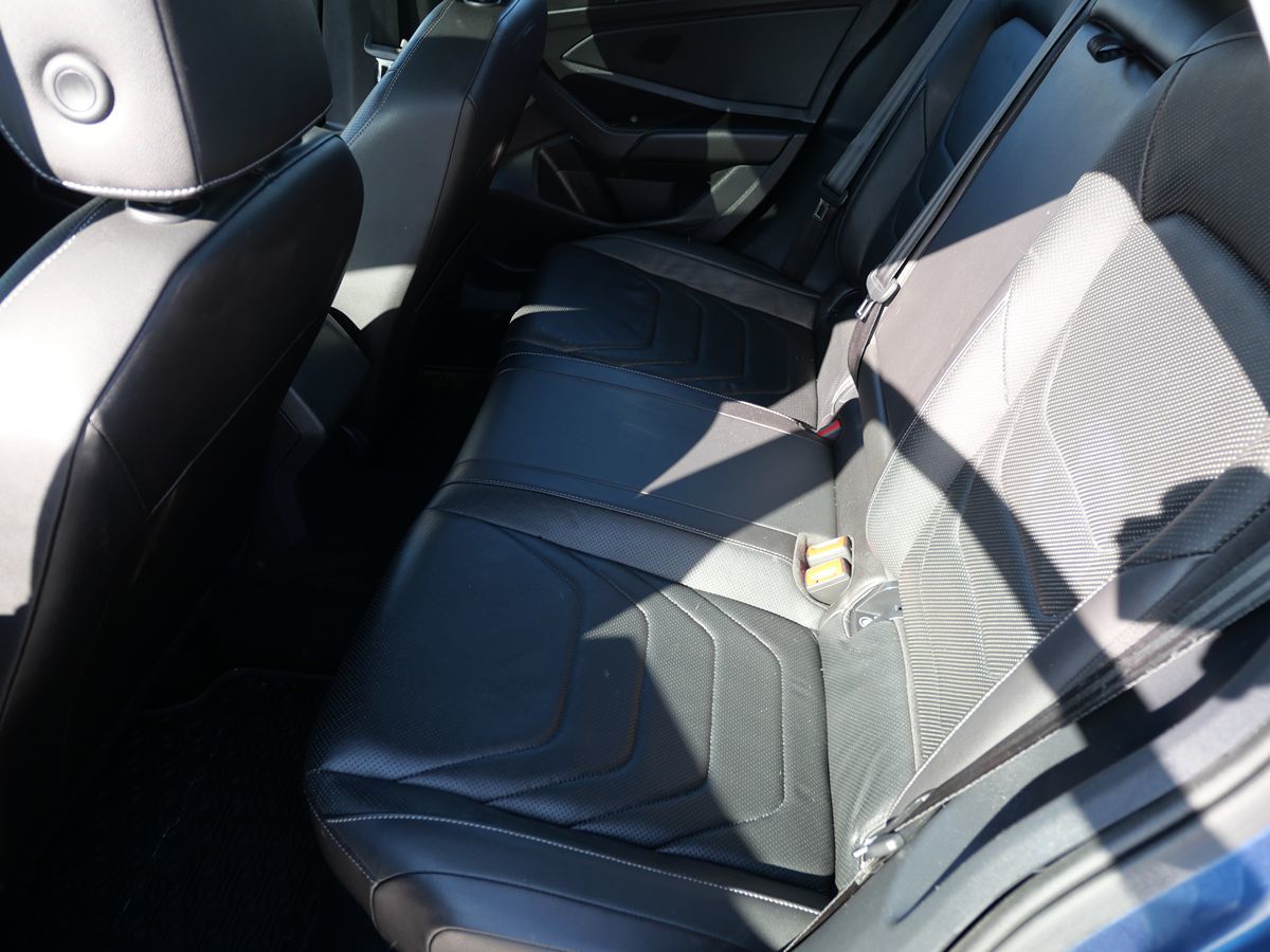 2019 Volkswagen Jetta SEL Premium photo 22