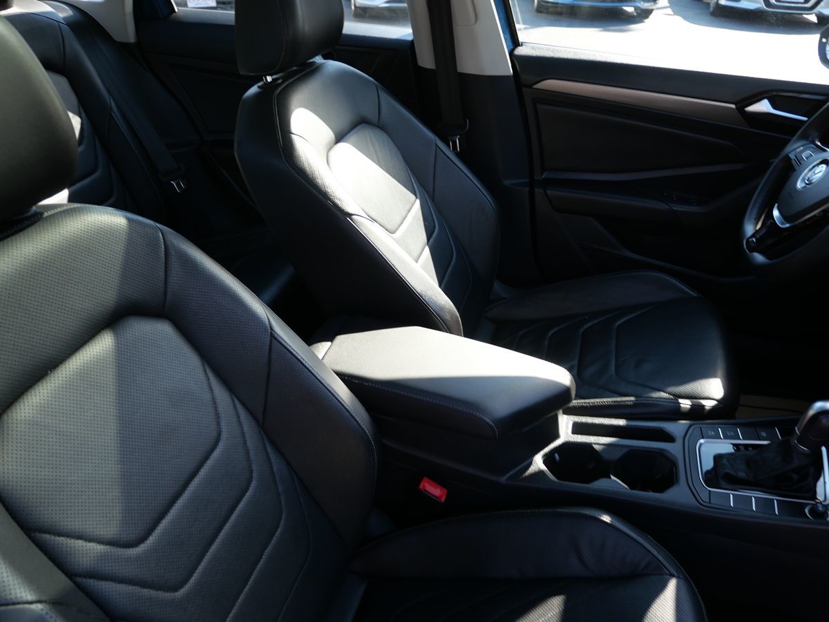 2019 Volkswagen Jetta SEL Premium photo 29