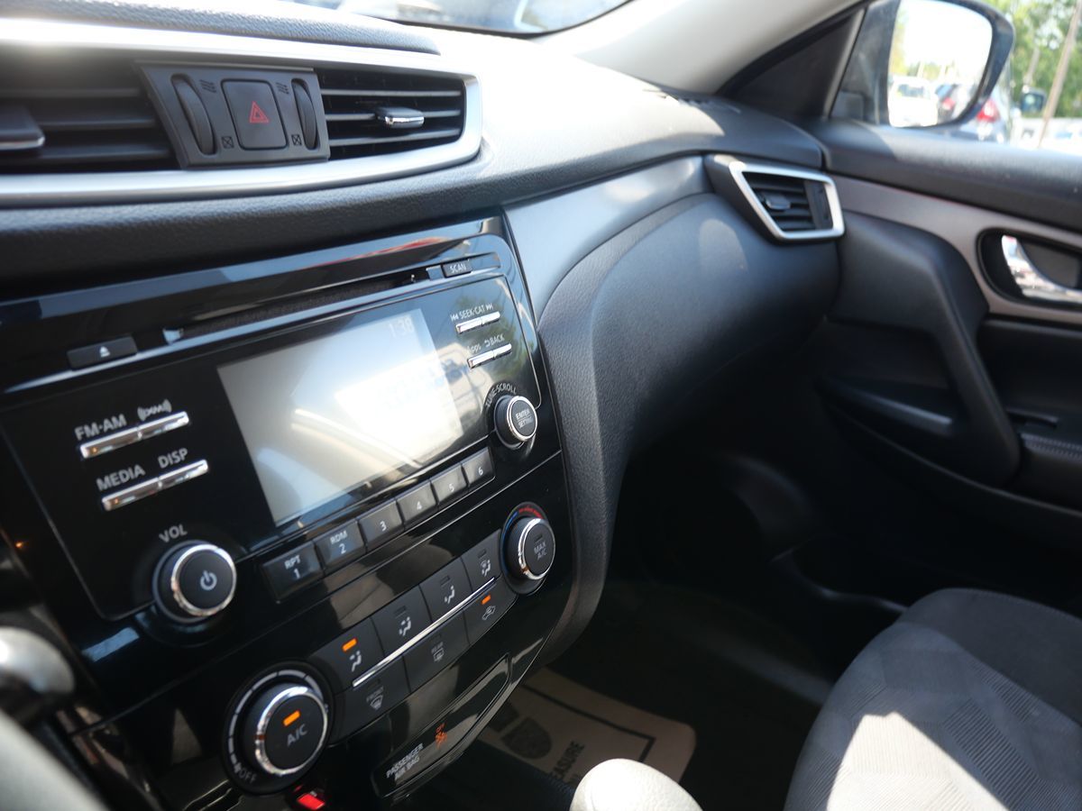 2016 Nissan Rogue S photo 11