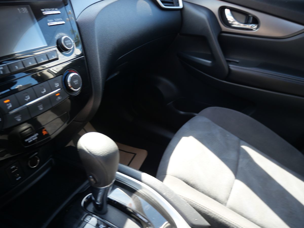 2016 Nissan Rogue S photo 12