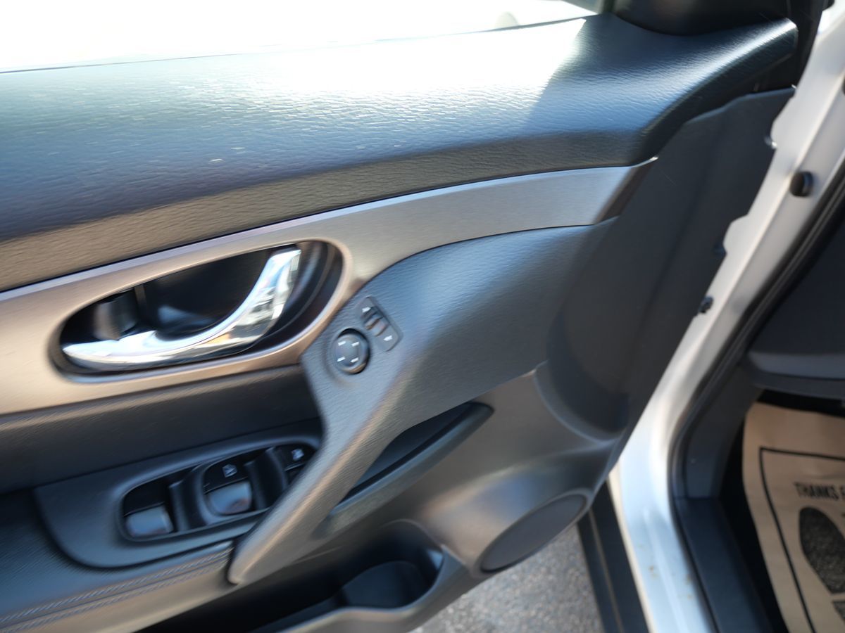 2016 Nissan Rogue S photo 13