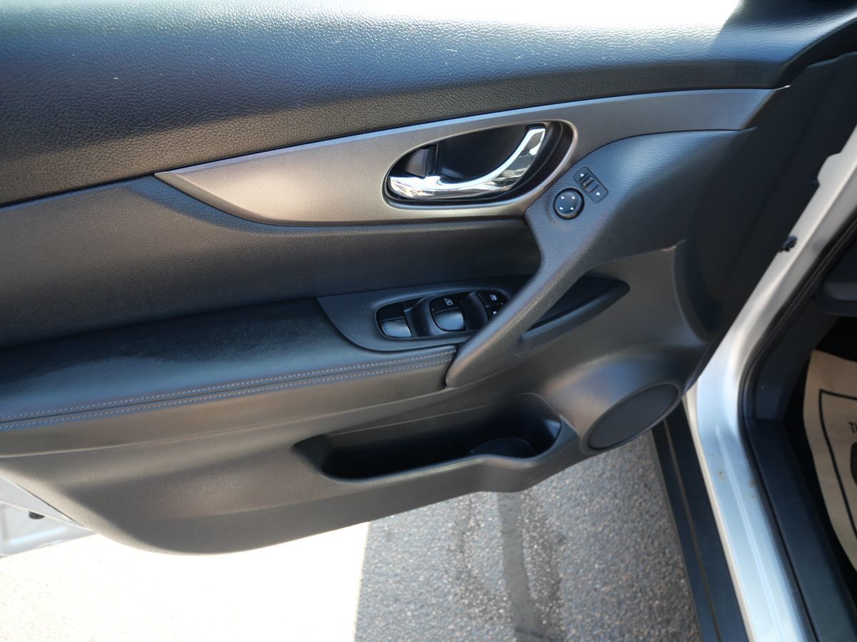 2016 Nissan Rogue S photo 14