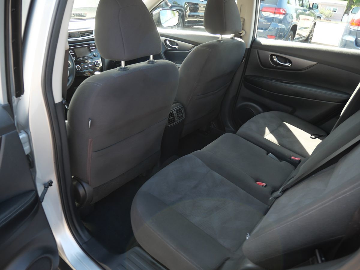 2016 Nissan Rogue S photo 15