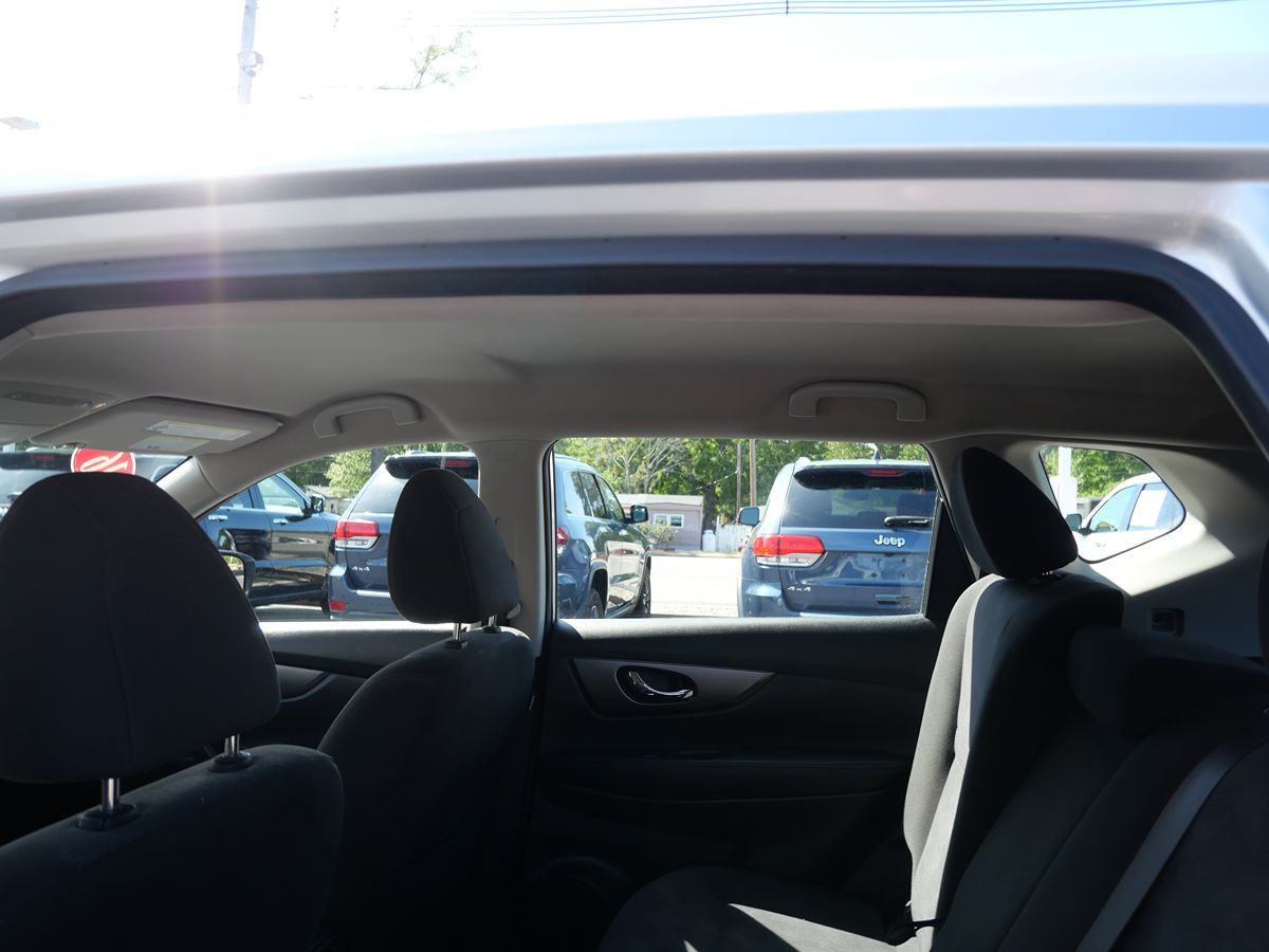 2016 Nissan Rogue S photo 17