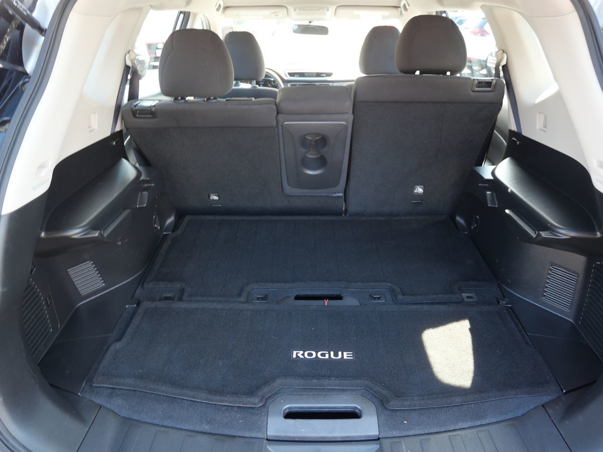 2016 Nissan Rogue S photo 18