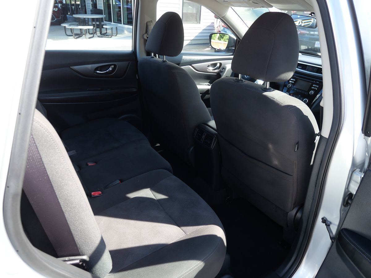 2016 Nissan Rogue S photo 19