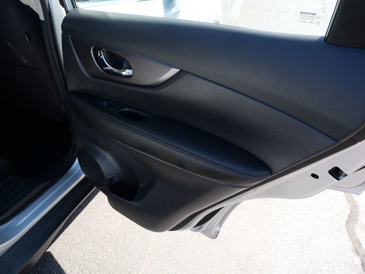 2016 Nissan Rogue S photo 22