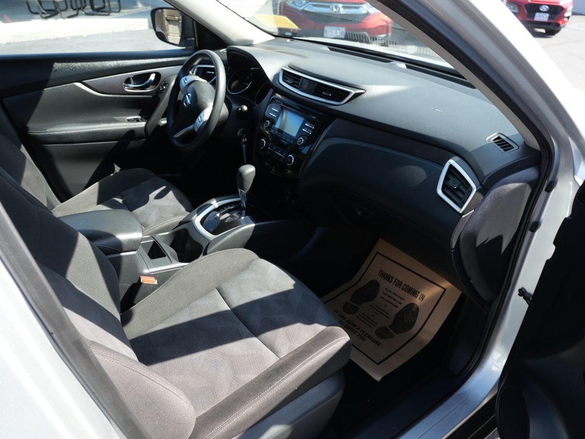2016 Nissan Rogue S photo 23
