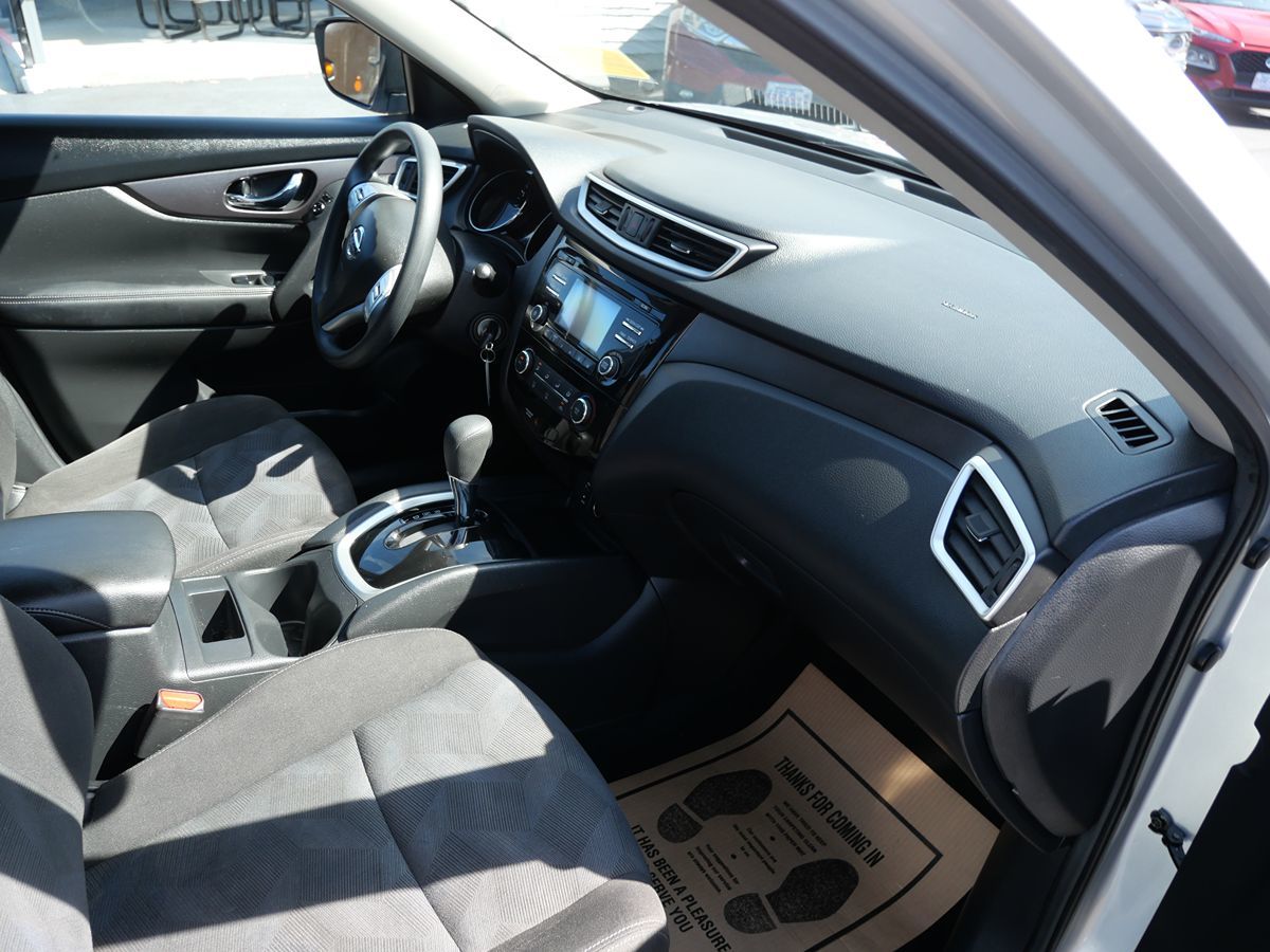 2016 Nissan Rogue S photo 24